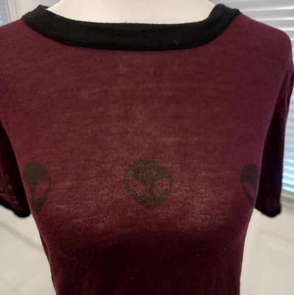 $4 Add-on Burgundy Alien Tee - Size XS - Picture 2 of 7